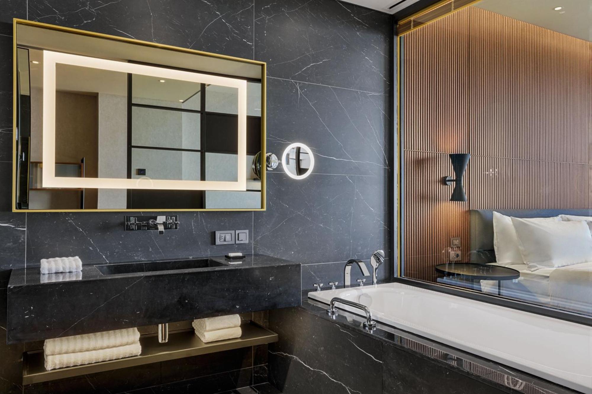 Le Meridien Батуми Екстериор снимка