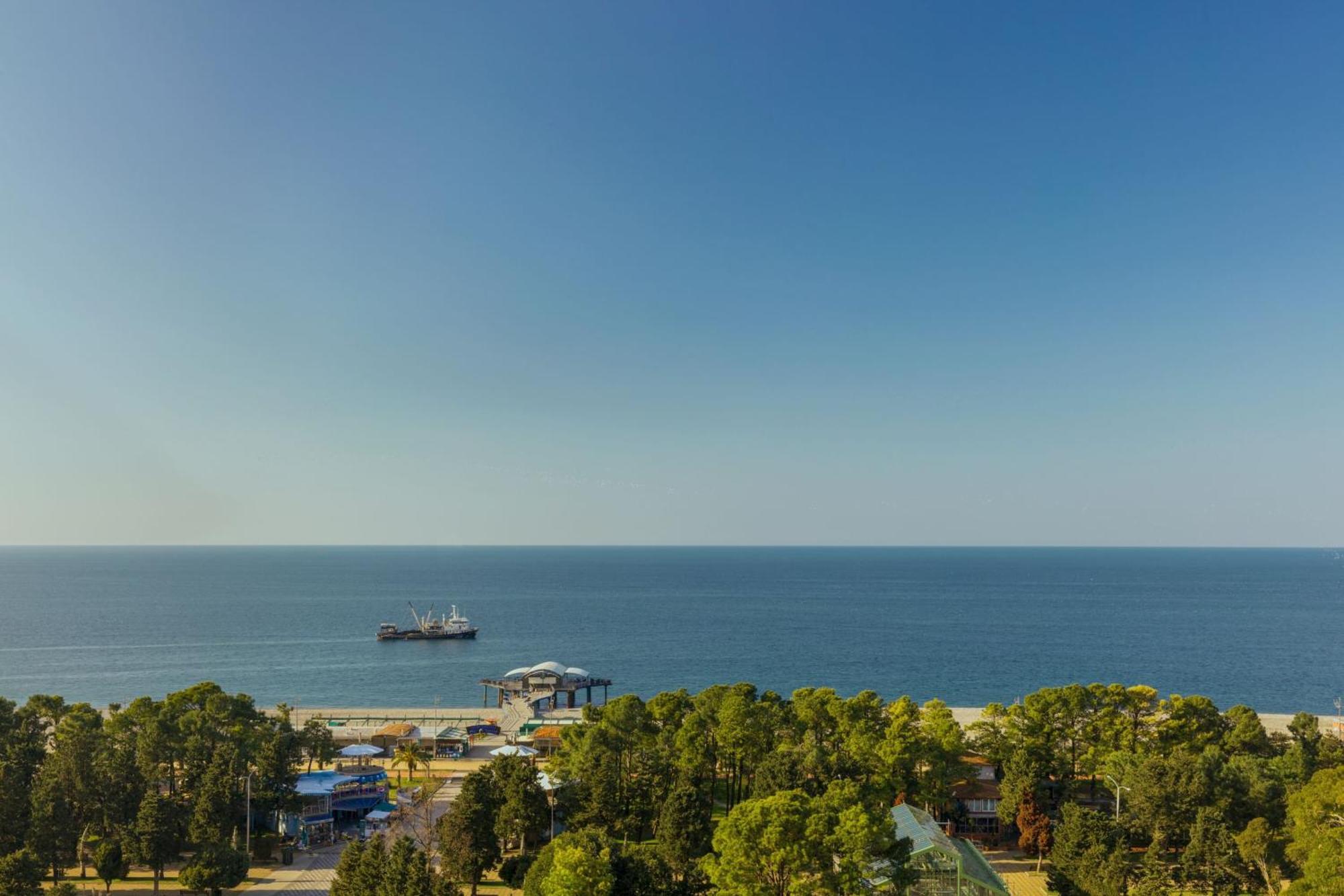 Le Meridien Батуми Екстериор снимка