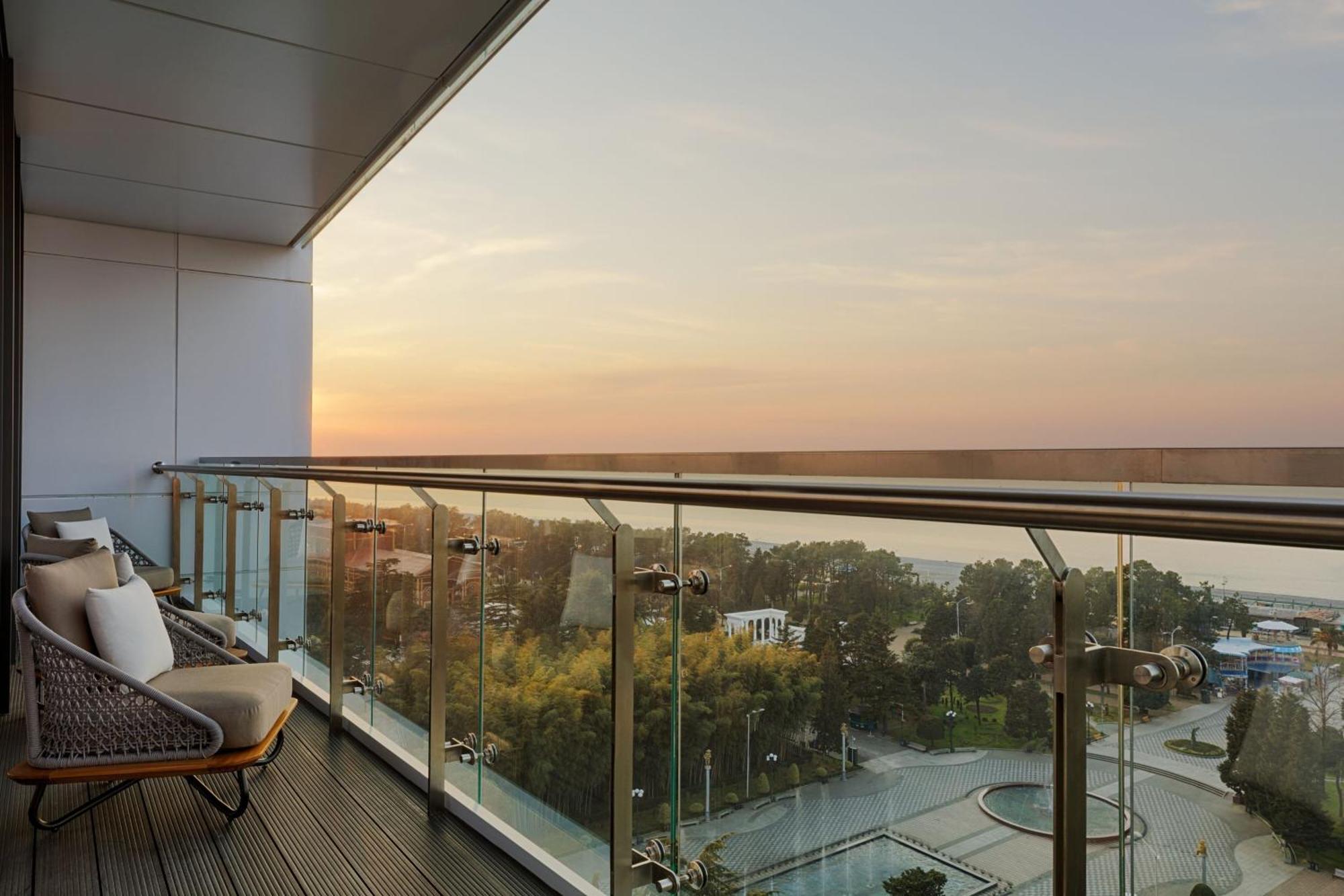 Le Meridien Батуми Екстериор снимка